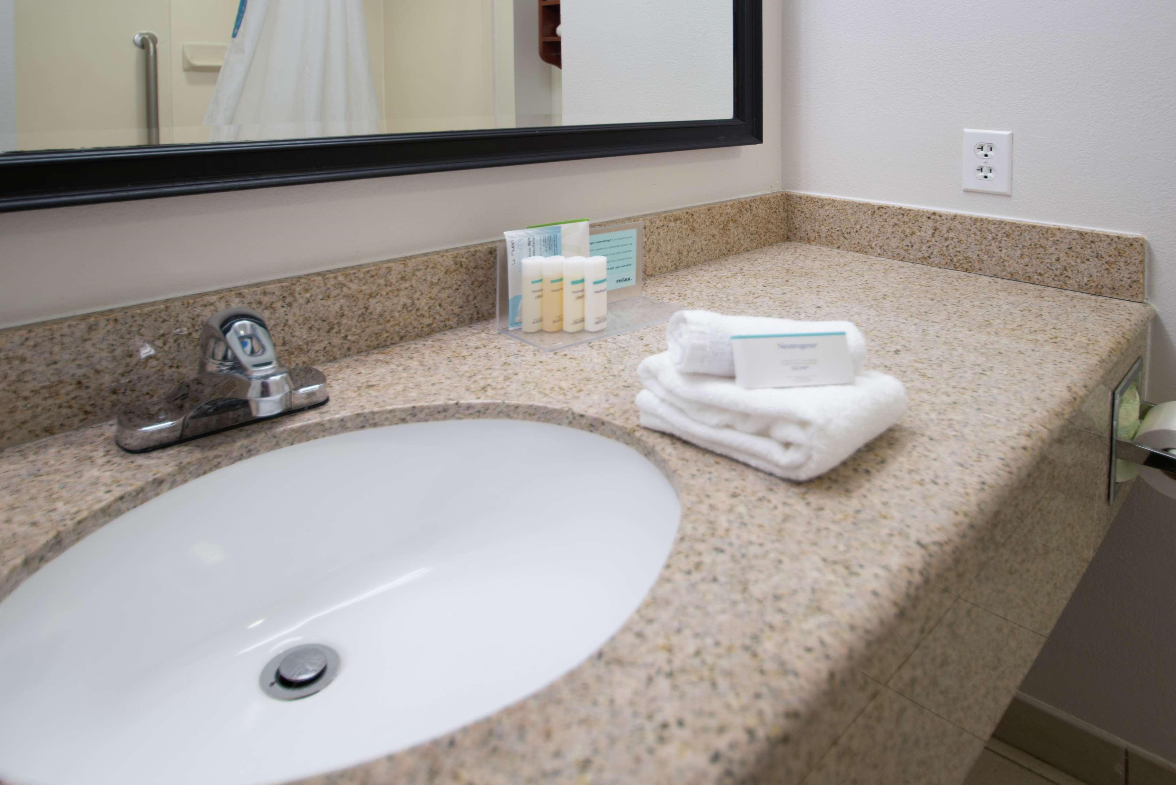 Hampton Inn Linden Esterno foto
