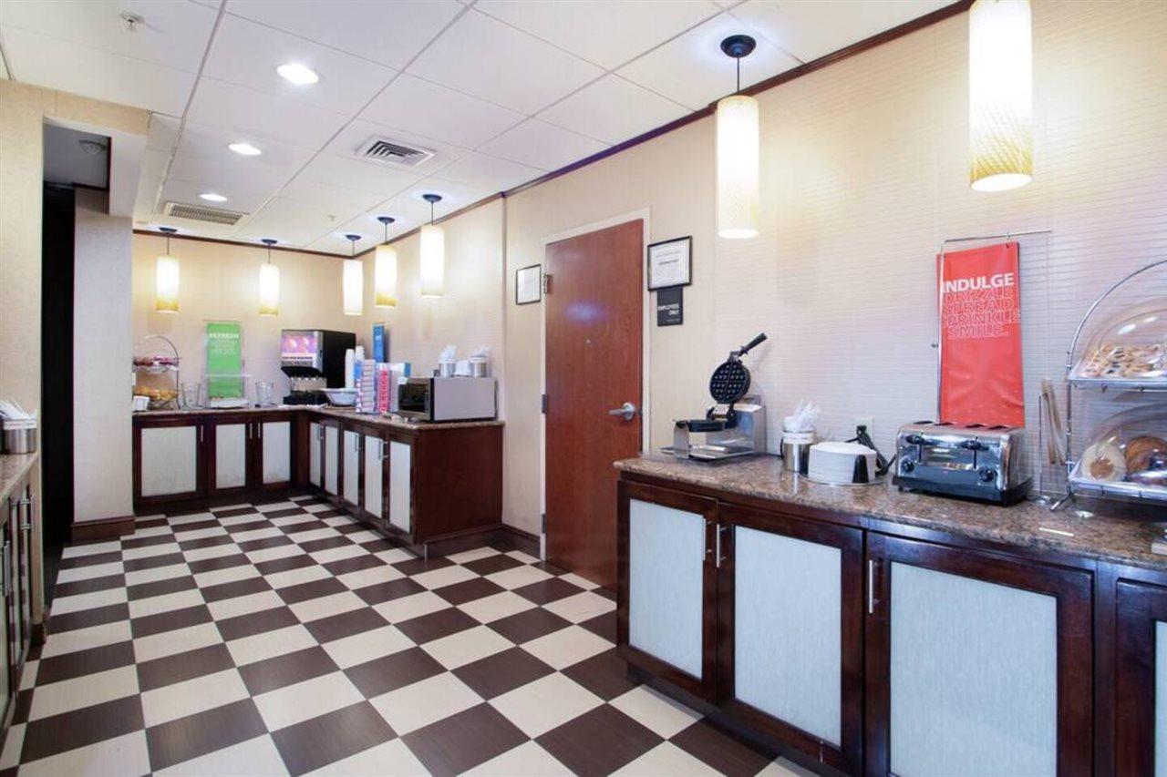 Hampton Inn Linden Esterno foto