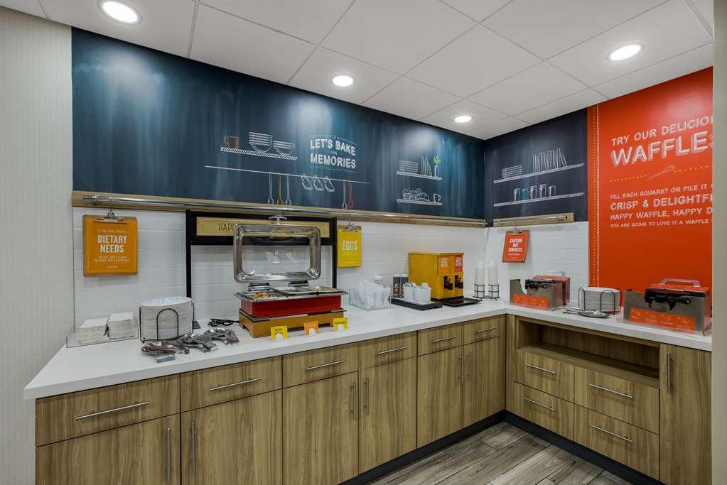 Hampton Inn Linden Ristorante foto